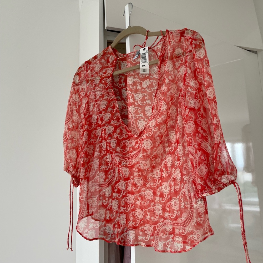 Band new sheer top from laundry size S